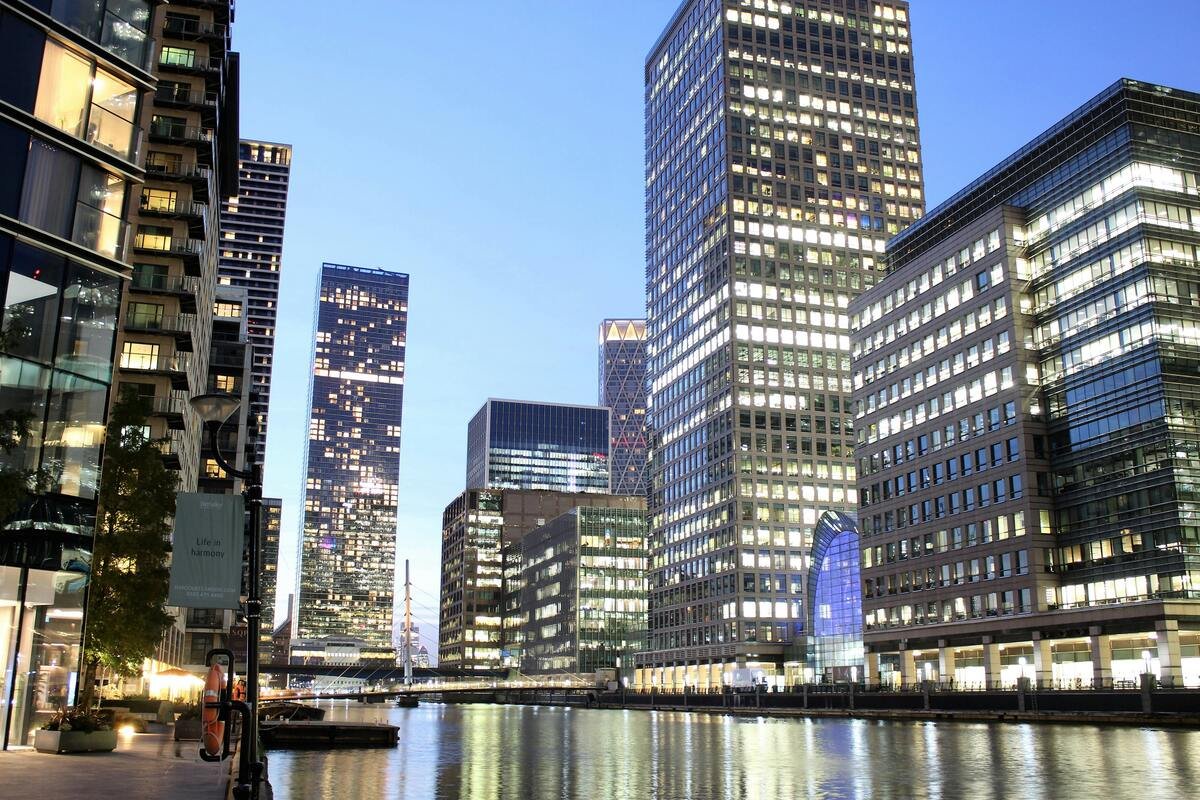 London offices in the evening, regular cleaning services